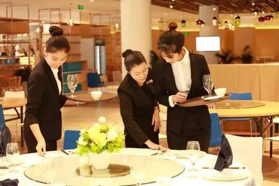 你與酒店精英之間，只差一個(gè)三亞中瑞酒店管理職業(yè)學(xué)院